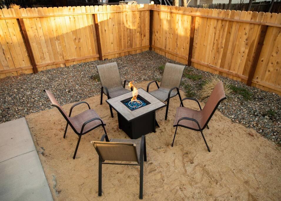 Reno'S Biggest Little House - Cozy Home Theatre מראה חיצוני תמונה